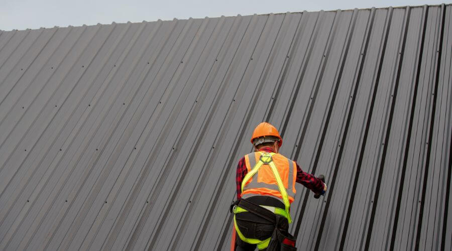 Professional gutter cleaning in Hume, CA